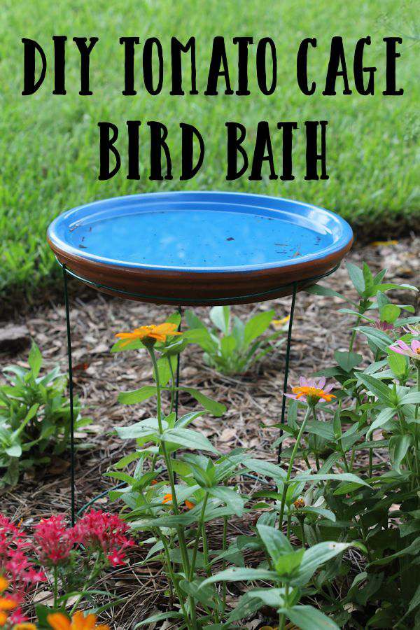 Looking for a very easy way to make a bird bath? All you need is a few garden items and this DIY project in done in minutes