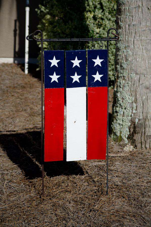 Easy DIY project using pallet boards to make a USA flag to hang on a garden flag pole. This flag will last much longer too