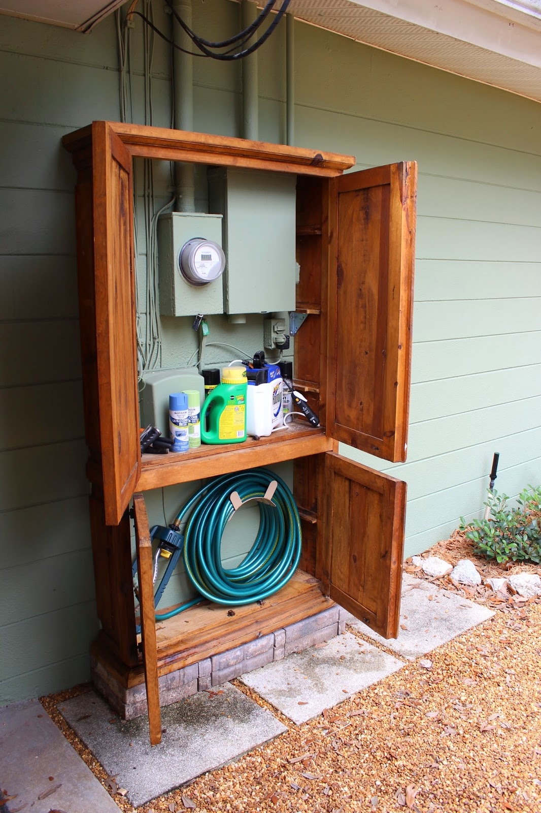 diy-garden-hose-holder-gardenhose-diy-landscaping-backyard